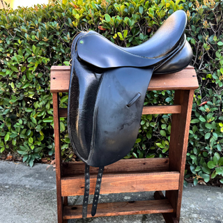 Used Windsor Elite Dressage Saddle, Medium Wide, 17.5" Seat, # 3 Spring Tree