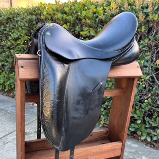 Used Windsor Elite Dressage Saddle, Medium Wide, 17.5" Seat, # 3 Spring Tree