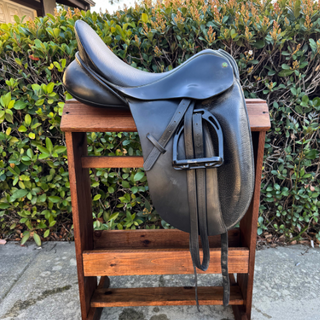 Used Windsor Elite Dressage Saddle, Medium Wide, 17.5" Seat, # 3 Spring Tree